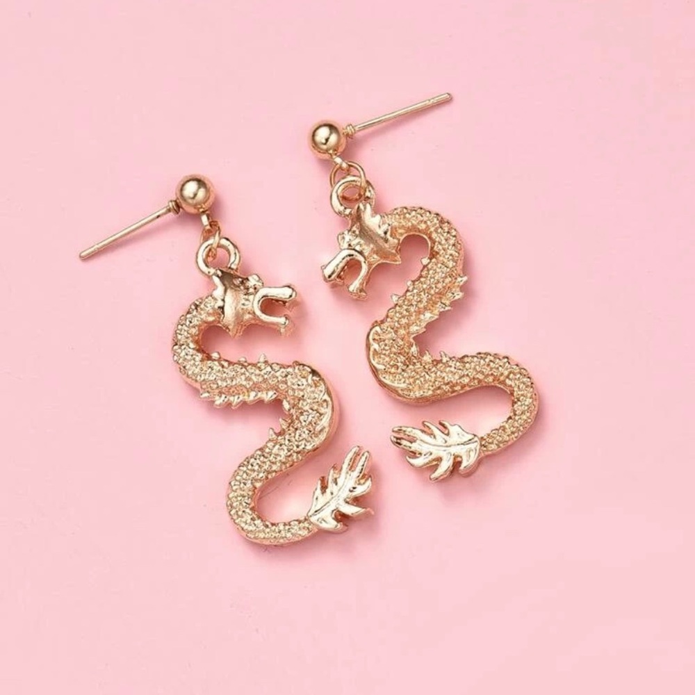 3/$30 🐉 Dragon Pendant Earrings - Picture 4 of 4